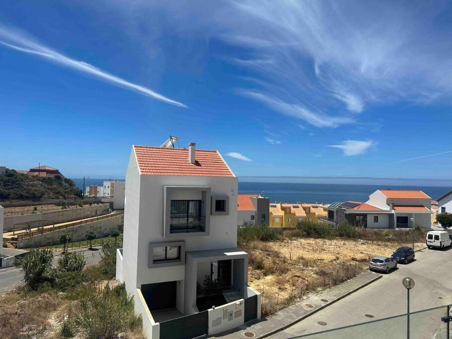 Beach, Ocean View & Bright House Villa *